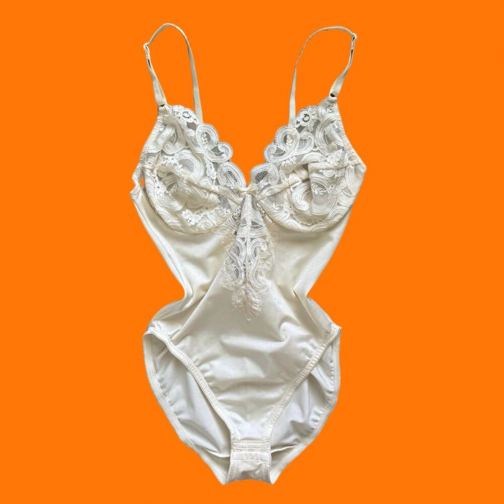 80's vintage ivory cream lace one piece lingerie bodysuit teddy 36B lady Marlene